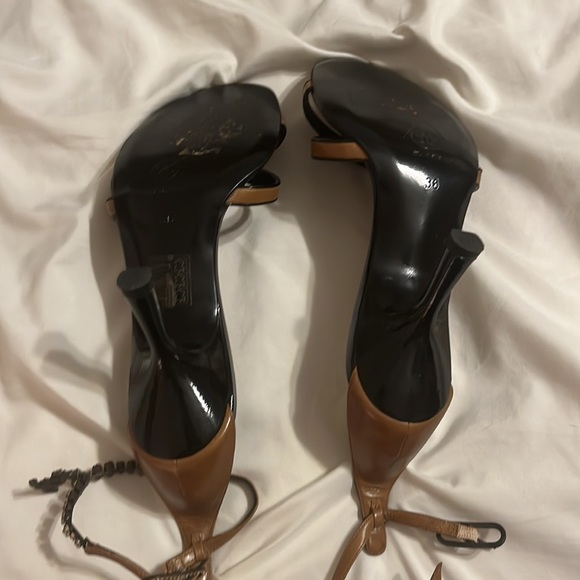 Made in Italy Chanel size 36 tan and black patent trim - Picture 3 of 8